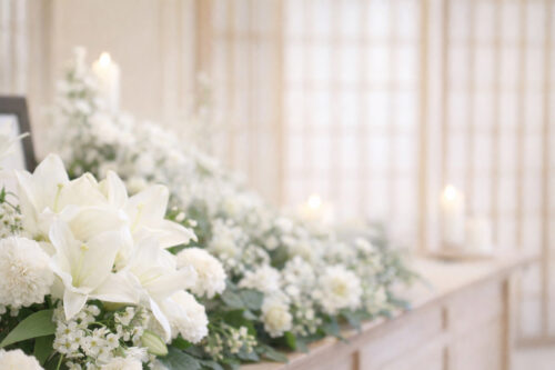 自宅安置と安置施設の違いを解説する安置先の選び方イメージ